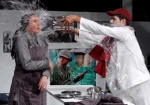 گزارش تصویری از نمایش اسب های پشت پنجره کارگردان روح الله جعفری