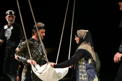 اعضا کانون ملی منتقدان تئاتر رستم و سهراب را نقد و بررسی می کنند