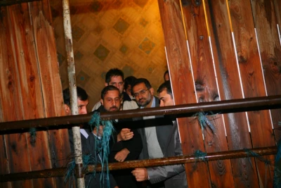 گزارش تصویری / در پی ترک برداشتن دیواره تالار قشقایی وزیر فرهنگ و ارشاد اسلامی از تئاتر شهر دیدن کرد