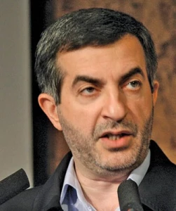 مشایی از تئاتر شهر دیدن کرد
