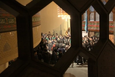 در آستانه تاسوعای حسینی تالار اصلی مجموعه تئاتر شهر مملو از تماشاگر ان عزا دار بود