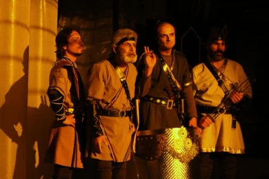 گزارش تصویری از نمایش " بهرام چوبینه " به کارگردانی شکر خدا گودرزی اجرا در تالار قشقایی
