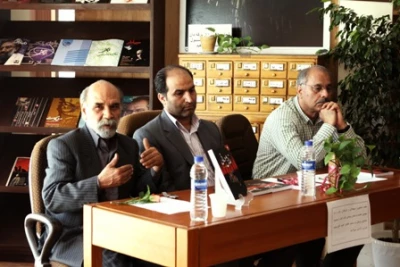 نقد وبررسی کتاب نمایش درمانی برگزار شد