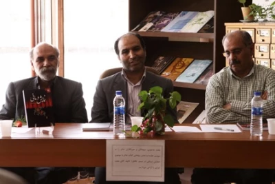 نقد وبررسی کتاب نمایش درمانی برگزار شد