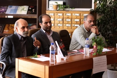 نقد وبررسی کتاب نمایش درمانی برگزار شد