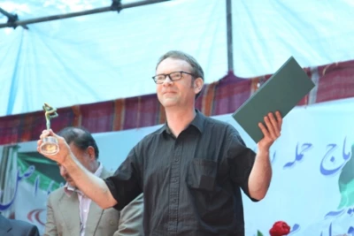 گزارش تصویری از مراسم اختتامیه پنجمین جشنواره تئاتر خیابانی مریوان