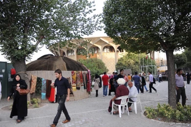 پانزدهمین جشنواره بین المللی نمایش های آیینی و سنتی در تئاترشهر-9

گزارش تصویری از روز اول جشنواره