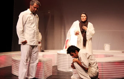 گزارش تصویری 

نمایش مه آلود مثل یک شب مثل روز/ عکاس : امیر اعرابی