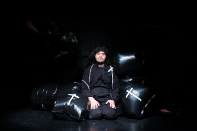 گزارش تصویری 

نمایش سیدروماک / عکاس : لیلی صدیق