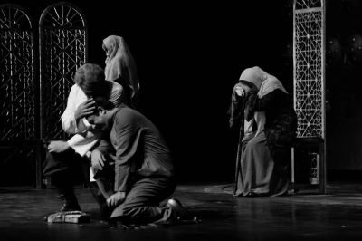 گزارش تصویری

نمایش مشروطه بانو / عکاس : عاطفه  آرانی