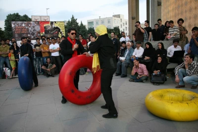 گزارش تصویری

اولین همایش تئاتر خیابانی «هلال مهربانی» در محوطه تئاتر شهر
