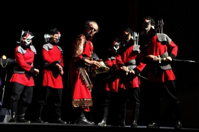 گزارش تصویری 

نمایش سیاست خواجه / عکاس : لیلی صدیق