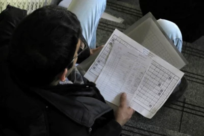 'گزارش تصویری 

استقبال دانشجویان از فروش بلیت های جشنواره تئاتر فجر/ عکاس: رضا معطریان