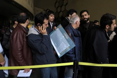 'گزارش تصویری 

استقبال دانشجویان از فروش بلیت های جشنواره تئاتر فجر/ عکاس: رضا معطریان