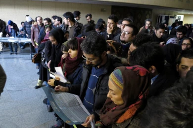 'گزارش تصویری 

استقبال دانشجویان از فروش بلیت های جشنواره تئاتر فجر/ عکاس: رضا معطریان