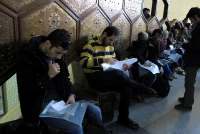 'گزارش تصویری 

استقبال دانشجویان از فروش بلیت های جشنواره تئاتر فجر/ عکاس: رضا معطریان