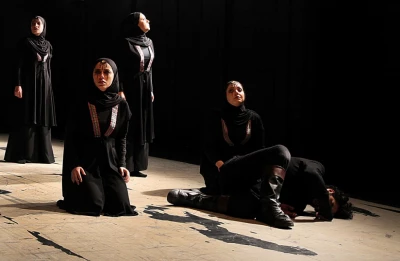 'گزارش تصویری 

نمایش ارخش / عکاس: عاطفه آرانی