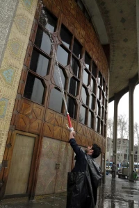 گزارش تصویری / 2

شستشوی نمای بیرونی تئاتر شهر / عکاس : رضا معطریان
