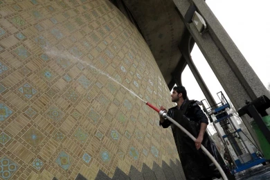 گزارش تصویری / 2

شستشوی نمای بیرونی تئاتر شهر / عکاس : رضا معطریان