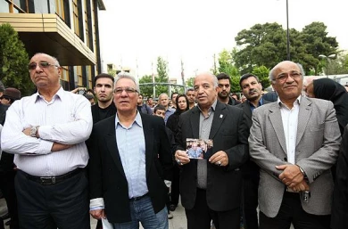 گزارش تصویری

مراسم تشییع پیکر زنده یاد سعدی افشار / عکاس : مهدی آشنا