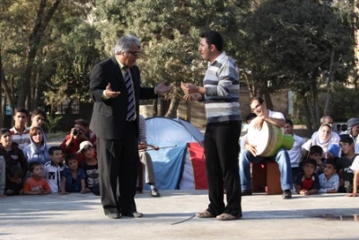 گزارش تصویری

گزارش تصویری از نمایش ننه دلاور بیرون پشت در / عکاس: سارا حدادی