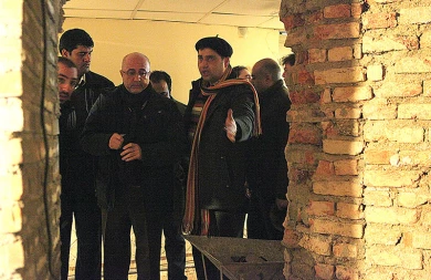 گزارش تصویری

بازدید معاون امور هنری وزیر ارشاد از روند بازسازی مجموعه تئاتر شهر / عکاس : مهدی اشنا