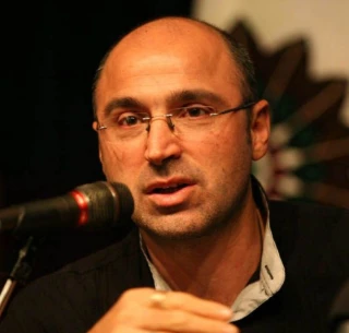 خوانش «آب مرا قصه کرد» در تئاتر شهر

 غفاری: باید دنبال زبانی تازه برای نمایش‌های مذهبی باشیم