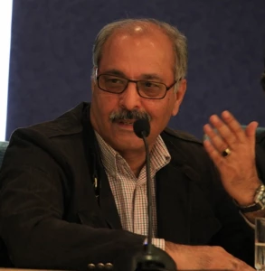 محمدرضا خاکی:

 «دیده‌بانان» نمایشِ بازیگر است