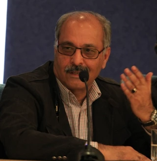 محمدرضا خاکی:

 «دیده‌بانان» نمایشِ بازیگر است