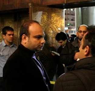 با کارکنان مجموعه تئاتر شهر در جشنواره سی و سوم تئاتر فجر-4   

امیر مفتخر: میزبانی شایسته از تماشاگران وظیفه ماست