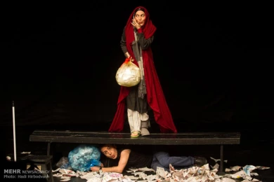 گزارش تصویری

نمایش « فقط به خاطر من»/ عکاس: هادی هیربدوش