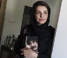 انتشار فراخوان جایزه نمایشنامه نویسی محمود استادمحمد

«چهره‌ام پوشیده بهتر»  از تئاتر شهر به کتاب‌فروشی‌ها می‌آید