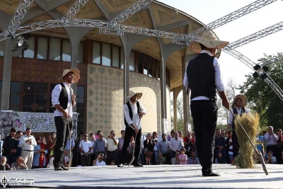 گزارش تصویری

هفدهمین جشنواره بین المللی نمایش های آیینی سنتی