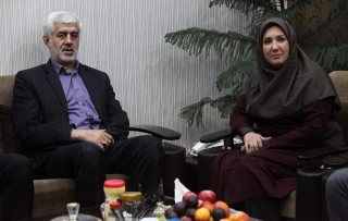 حضور عضو شورای اسلامی شهر تهران در اجرای  تالار چهارسو

 بخش مجهول زندگی شهید چمران با نمایش «تکه های سنگین سرب » معلوم می شود