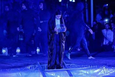 حضور عضو شورای اسلامی شهر تهران در اجرای  تالار چهارسو

 بخش مجهول زندگی شهید چمران با نمایش «تکه های سنگین سرب » معلوم می شود