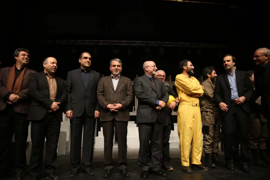 یادگاری وزیر بهداشت از اجرای نمایش «ترن» 3