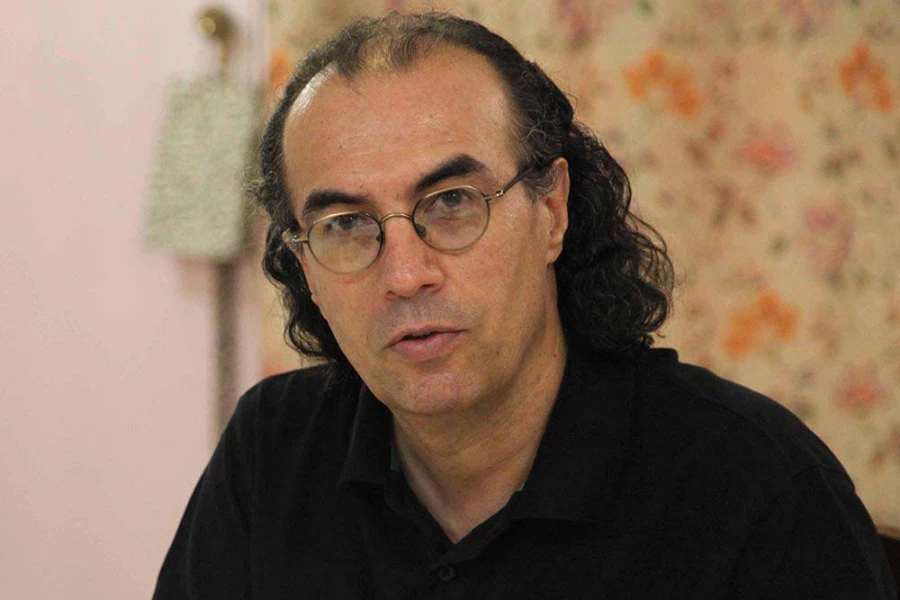 بازیگر نقش «پیرمرد خنزر پنزری» مشخص شد
 کارگردانی که بازی می‌کند 2