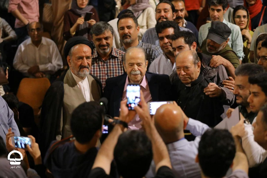 محمد علی کشاورز به تماشای «اعتراف» نشست/ شکوه حضور استاد در تالار اصلی  5