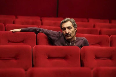 جلال تهرانی نویسنده و کارگردان دو دقلک و نصفی:

بحران هویت هم در جامعه و هم در تئاتر پیچیده‌تر از این حرف‌هاست