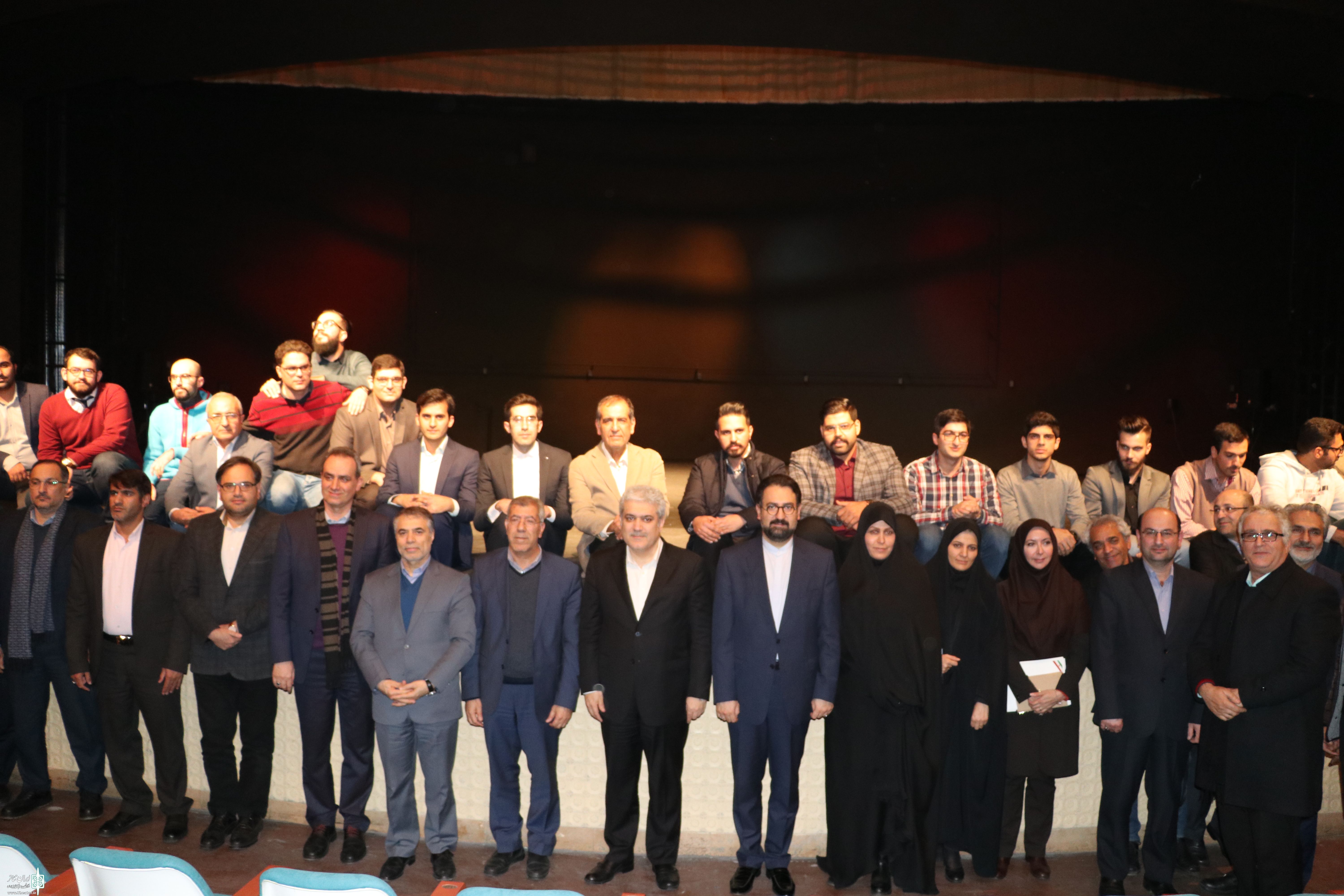 با حضور معاون رییس جمهوری و معاون هنری وزیر ارشاد
آیین افتتاحیه سیستم ماشینری تالار اصلی تئاتر شهر برگزار شد اعتماد به مهندسان جوان ایرانی
