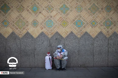 ضدعفونی و گندزدایی محوطه داخلی و خارجی مجموعه تئاتر شهر 
عکس :  حمید توکلی ( خبرگزاری فارس )