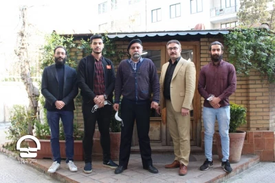 گفت‌وگوی مشروح «خبرآنلاین» با کارگردان و بازیگران نمایش «ایوب‌خان»

ناگفته های یک کارگردان پیشکسوت از کارگردانی یک نمایش متفاوت 
 بهره‌گیری از هنر استراتژیک تئاتر  برای ایجاد مشترک در میان مردم