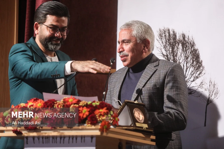 دو نمایش به صحنه رفته در تئاتر شهر آثار برگزیده منتقدان تئاتر شدند
اهدای تقدیرنامه عالی یونسکو به علی نصیریان 3