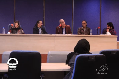 جلسه نقد و بررسی نمایش «خانه سیاه است»