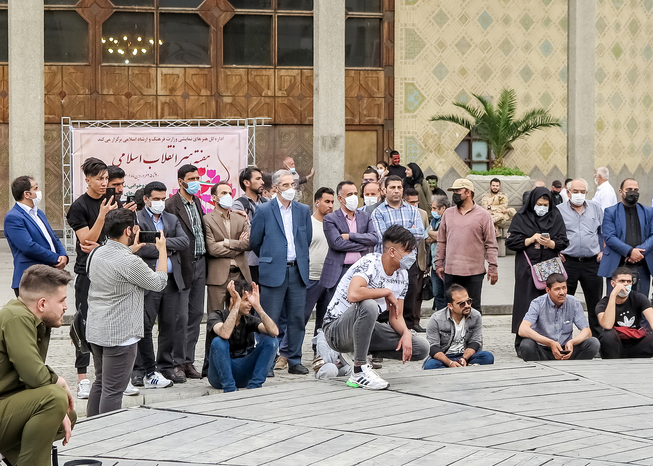 در آخرین روز برنامه ها صورت گرفت؛

حضور معاون امور هنری وزیر ارشاد در جراهای نمایشی هفته هنر انقلاب اسلامی