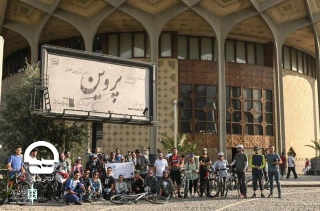 تئاتر شهر میزبان دوچرخه سواران شد

۱۶ کیلومتر رکاب زدن از مرکز شهر تا محل اجرای نمایش پروین