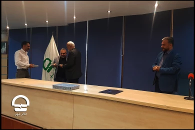 مراسم تکریم معاون اجرایی و مدیر هماهنگی تئاتر شهر 
عکس: حسن کریمخان زند