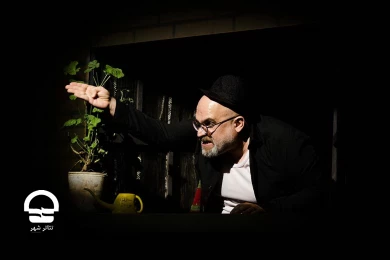 نمایش "پرواز با بالهای سوخته " - تالار قشقایی 
عکس: رضا معطریان
