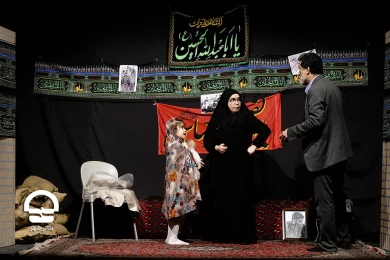 نمایش "پرواز با بالهای سوخته " - تالار قشقایی 
عکس: رضا معطریان