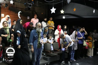 حاشیه های نوزدهمین جشنواره بین المللی تئاتر عروسکی تهران - مبارک 
عکس: پرویز گوهری